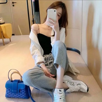 踉跄的女孩